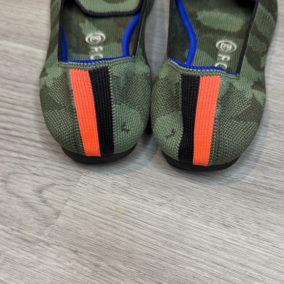 Rothy's Camouflage Flats with Blue Trim sz 10 - Picture 3 of 6